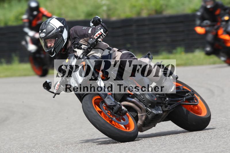 Archiv-2025/10 23.04.2025 Cornu Master School ADR/rot-rouge/57